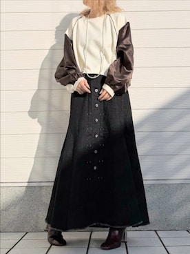 「アイテム（デニムスカート）」を使った、Q♥Officialさん（レディース・155cm）の秋コーディネート