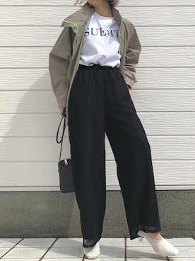 「ストレートパンツ」｜「アイテム（マウンテンパーカー）」を使った、Q♥Officialさん（レディース・155cm）の春コーディネート