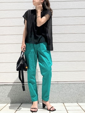 「ミニトート」｜「アイテム（パンツ）」を使った、Q♥Officialさん（レディース・155cm）の春コーディネート