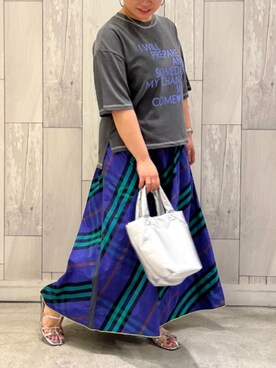「ミニトート」｜「アイテム（Tシャツ/カットソー）」を使った、Q♥Officialさん（レディース・155cm）の夏コーディネート