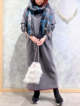 「アイテム（ストール/ショール）」を使った、Q♥Officialさん（レディース・151cm）の秋コーディネート