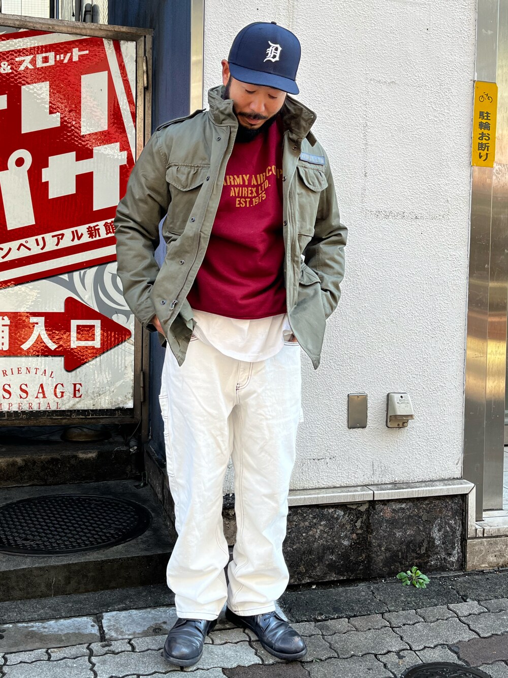 「M-65、白パンツ、おしゃれさんと繋がりたい、ファッションの力を信じよう、アメカジ、フィールドジャケット、AVIREX、SCHOTT、QUARTER上野、アメ横」｜「AVIREXの【直営店限定】ペインターパンツ サークル ロゴ / PAINTER PANTS CIRCLE LOGO / アヴィレックス / AVIREX（その他パンツ、ホワイト系）」を使った、Yoshi Yamaさん（メンズ・174cm）の冬コーディネートの1枚目の写真