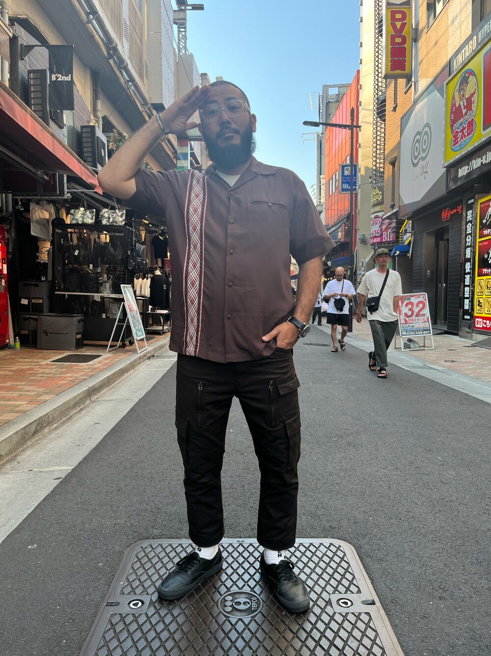 「シャツスタイル、AVIREX、SCHOTT、ootd、メンズファッション、夏コーデ」｜「AVIREXのF-2 MOD CARGO PANTS / F-2 モディファイ カーゴパンツ / AVIREX / アヴィレックス（カーゴパンツ、ブラウン系）」を使った、Yoshi Yamaさん（メンズ・174cm）の夏コーディネートの1枚目の写真