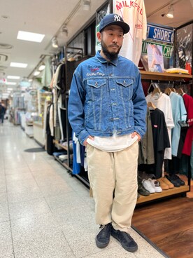 「AVIREX（アヴィレックス）のアイテム（デニムジャケット）」を使った、Yoshi Yamaさん（メンズ・174cm）の春コーディネート