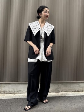 「ADAM ET ROPE'（アダムエロペ）のヒールストラップサンダル（サンダル、ブラック系）」を使った、SAKIさん（レディース・154cm）の春コーディネート