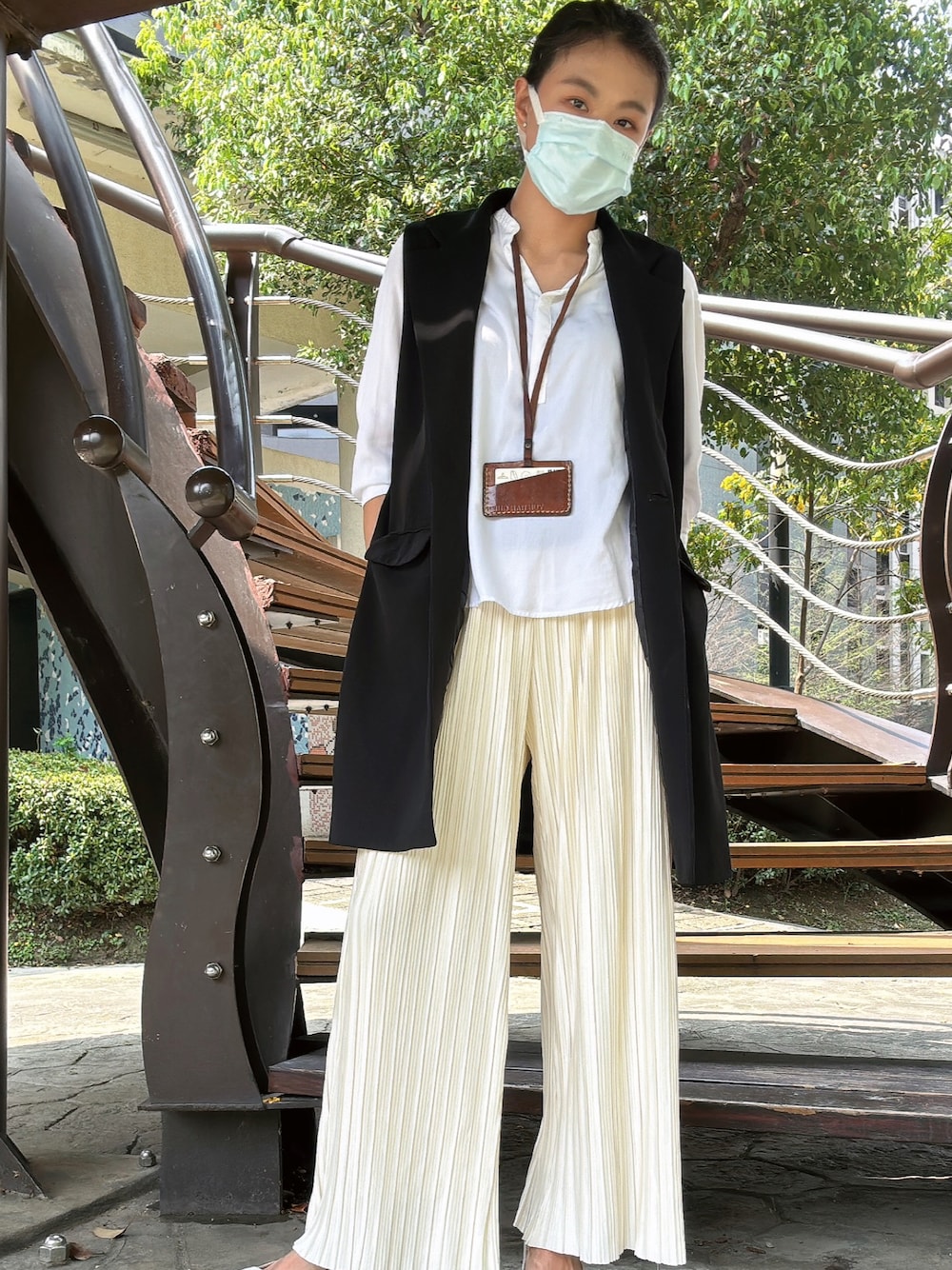 UNIQLO（ユニクロ）の「レーヨンスタンドカラーブラウス（7分袖