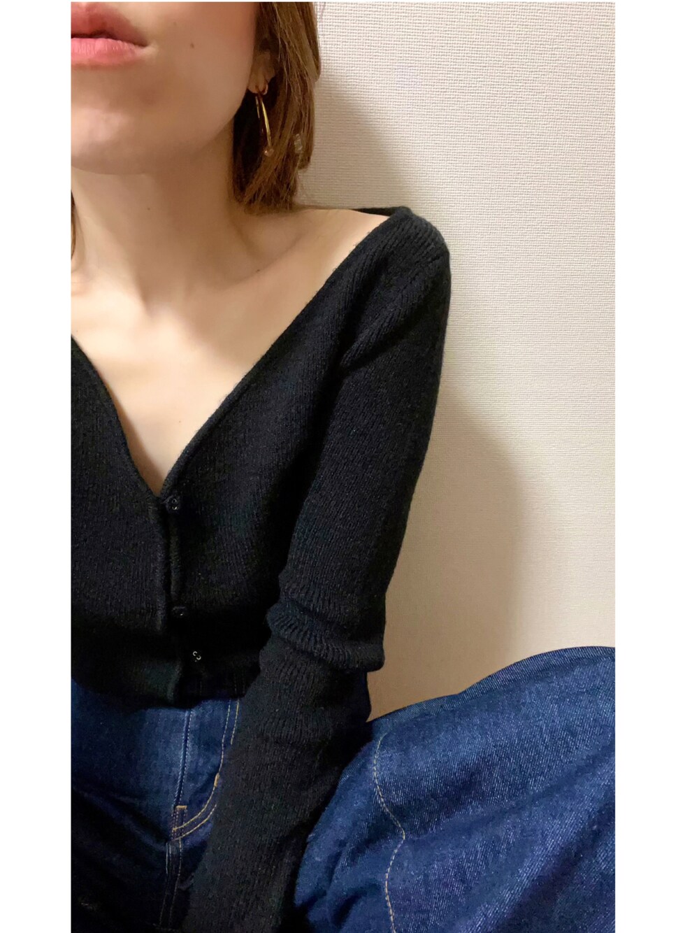 「休日コーデ、オトナカジュアル、シンプルスタイル、きれいめカジュアル、ootd、ほめられ本命コーデ」｜「LIBJOIEのアイテム（カーディガン/ボレロ、ブラック系）」を使った、kaoriさん（骨格ストレート・レディース・156cm）の冬コーディネートの1枚目の写真