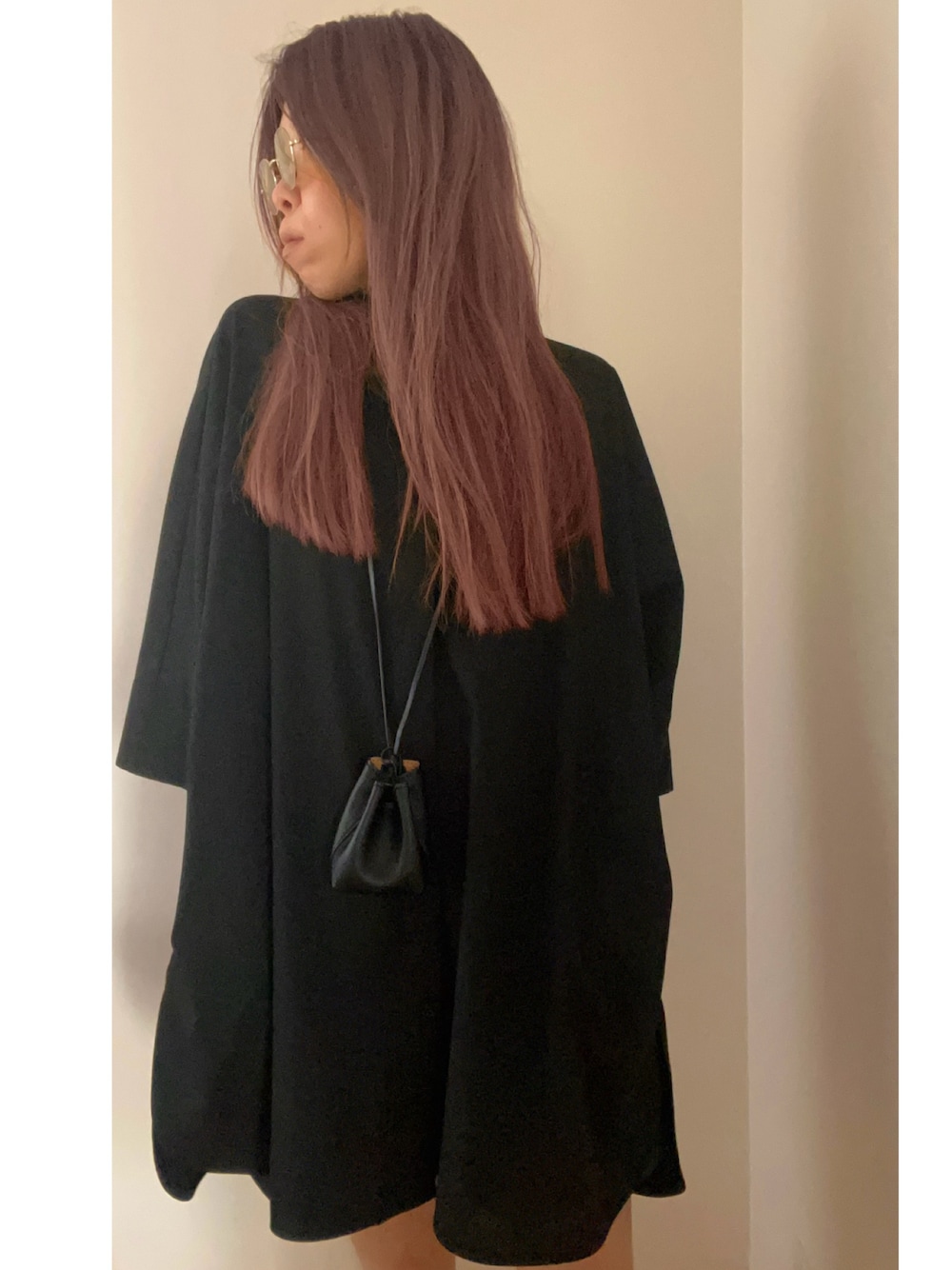 「おでかけコーデ、ゆるコーデ、モノトーンコーデ、Nala」｜「Nalaのアイテム（シャツ/ブラウス、ブラック系）」を使った、kaoriさん（骨格ストレート・レディース・156cm）の春コーディネートの1枚目の写真