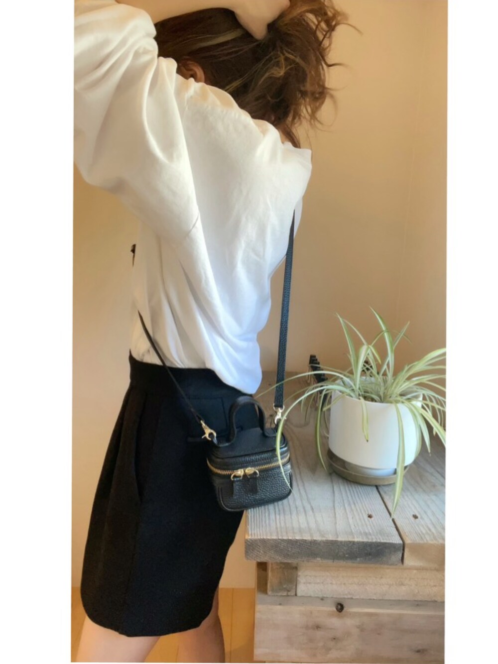 「秋コーデ、低身長、モノトーン」｜「MINEのアイテム（Tシャツ/カットソー、ホワイト系）」を使った、kaoriさん（レディース・156cm）の秋コーディネートの1枚目の写真
