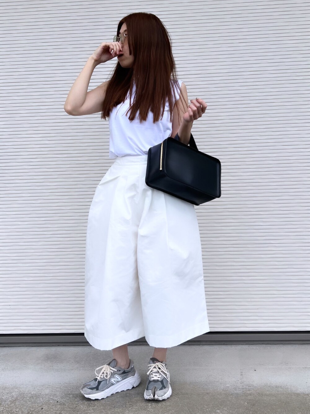 「夏コーデ、休日スタイル、オトナ女子、ワイド、white、Nala、life stylist」｜「life stylistのアイテム（バッグ、ブラック系）」を使った、kaoriさん（骨格ストレート・レディース・156cm）の夏コーディネートの1枚目の写真