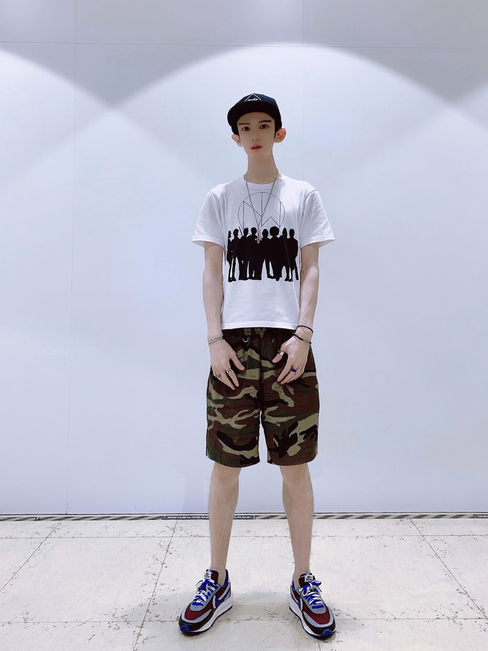 「UNDERCOVERのUCW3810（Tシャツ/カットソー、ホワイト系）」を使った、Steadyさん（メンズ・178cm）の秋コーディネートの1枚目の写真