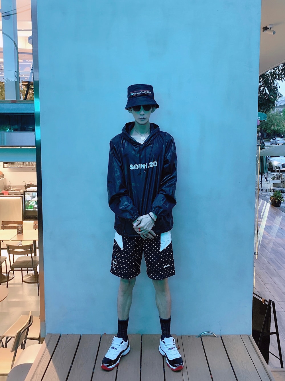 「SOPH.20のSOPH.20 Tatsuo Miyajima ANORAK（ポンチョ、ブラック系）」を使った、Steadyさん（メンズ・178cm）の秋コーディネートの1枚目の写真