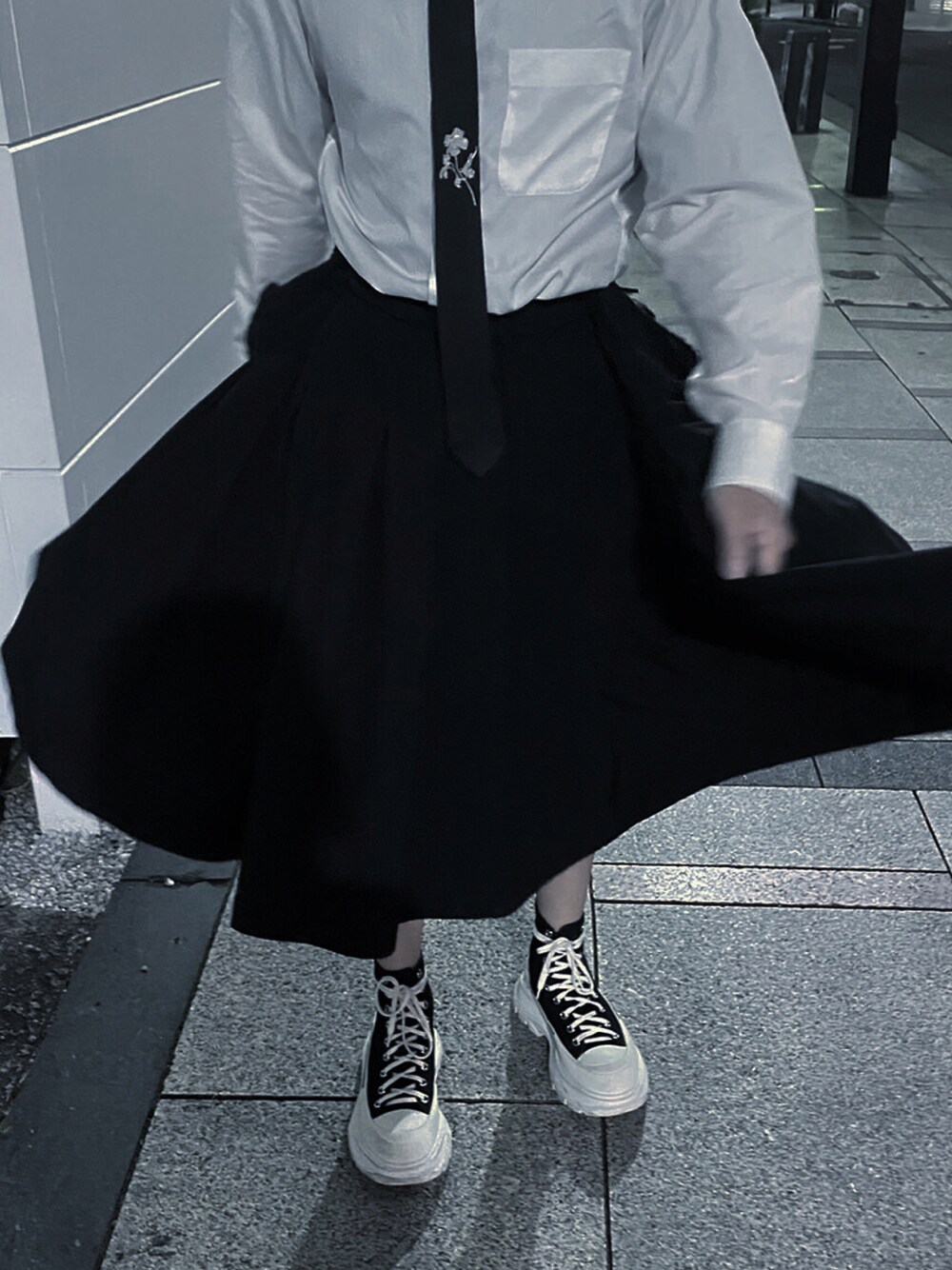 「Alexander McQueenのアイテム（シューズ、ブラック系）」を使った、plzkillmeさん（メンズ・170cm）の夏コーディネートの1枚目の写真