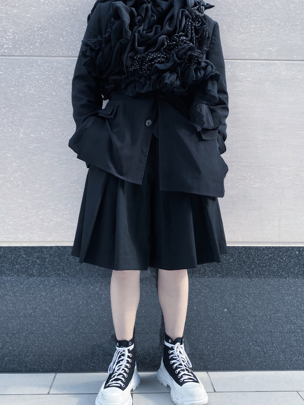 「Alexander McQueenのアイテム（シューズ、ブラック系）」を使った、plzkillmeさん（メンズ・170cm）の夏コーディネートの1枚目の写真