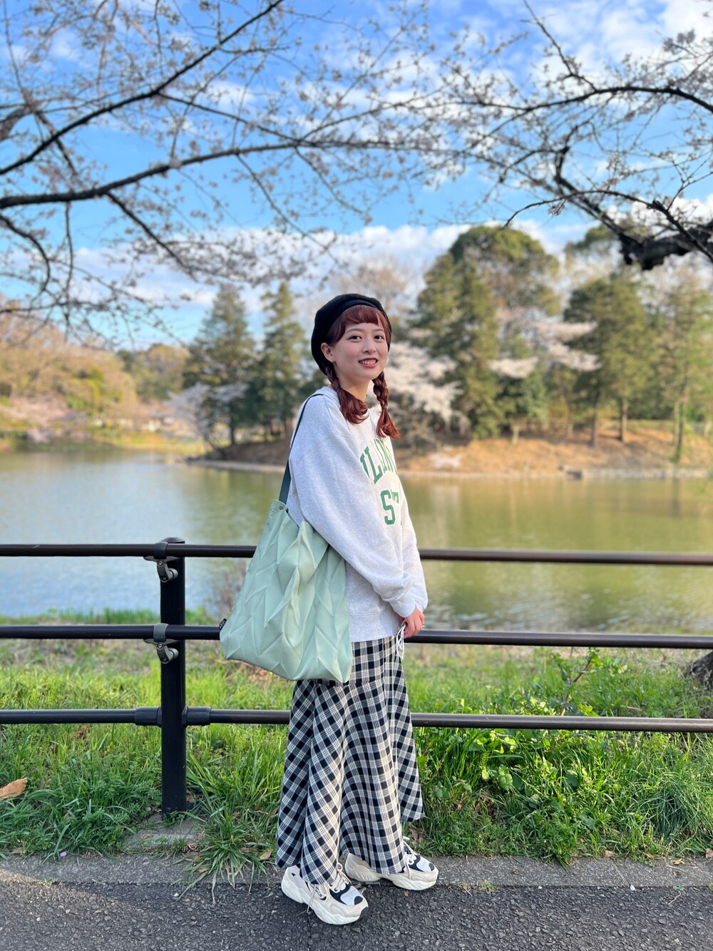 「LOWRYS FARMのアイテム（トップス、グレー系）」を使った、♡Billie-yuyu♡さん（レディース・159cm）の春コーディネートの1枚目の写真