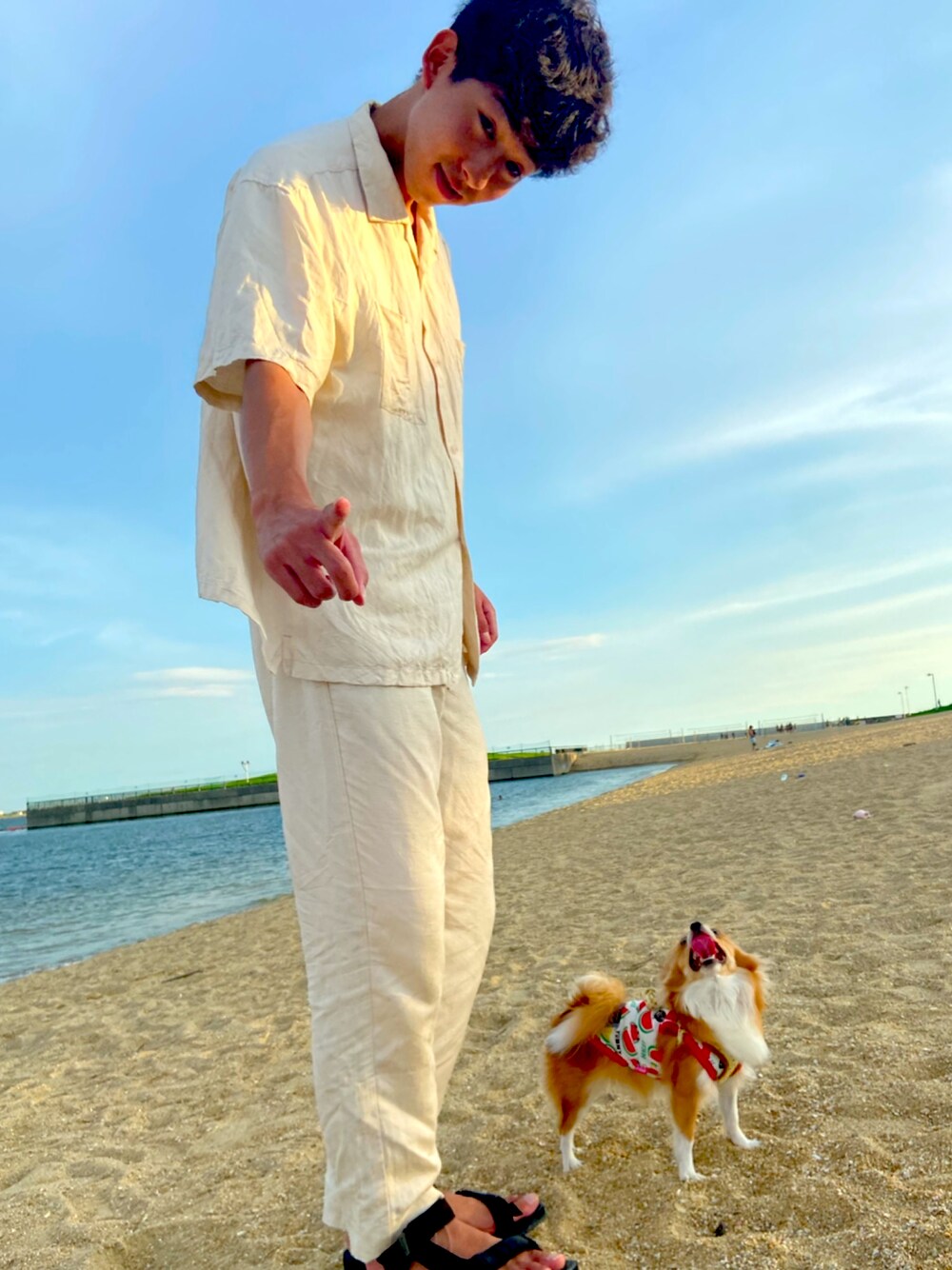 「シンプル、秋のコーデ、大人カジュアル、ゆるコーデ、おしゃれさんと繋がりたい、いいね、save、フォローお願いします🤑」｜「SENSE OF PLACE by URBAN RESEARCHのアイテム（セットアップ、ベージュ系）」を使った、きみちゃんさん（メンズ・177cm）の秋コーディネートの1枚目の写真