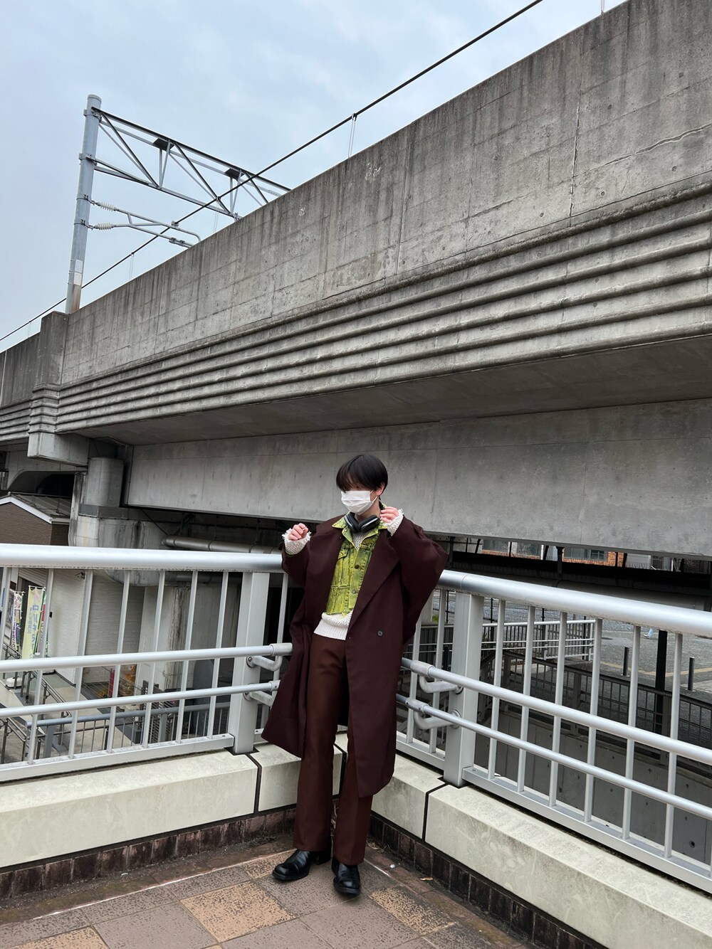 「シンプルコーデ、セットアップスタイル、メンズファッション、メンズコーデ、おしゃれさんと繋がりたい、今日のコーデ、古着好きな人と繋がりたい、ootd、outfit、きれいめカジュアル、キレイめ」｜「usedのアイテム（デニムジャケット、イエロー系）」を使った、atsuooo__さん（メンズ・172cm）の春コーディネートの1枚目の写真