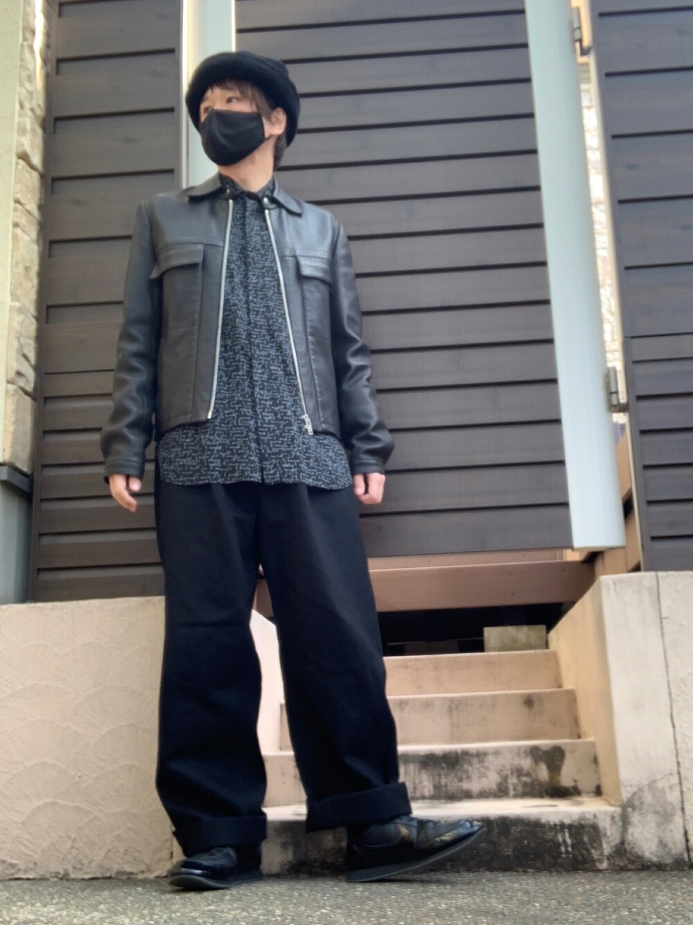 「新年一発目、メゾンマルジェラ、Maison Margiela、minedenim、ワイドパンツ、saint laurent paris、エディスリマン、nike×COMME des GARCONS、レザージャケット、nonnative、エディー期、スニーカー、元旦、ブラック」｜「nonnativeのアイテム（ニットキャップ/ビーニー、ブラック系）」を使った、moto miniさん（メンズ・171cm）の冬コーディネートの1枚目の写真