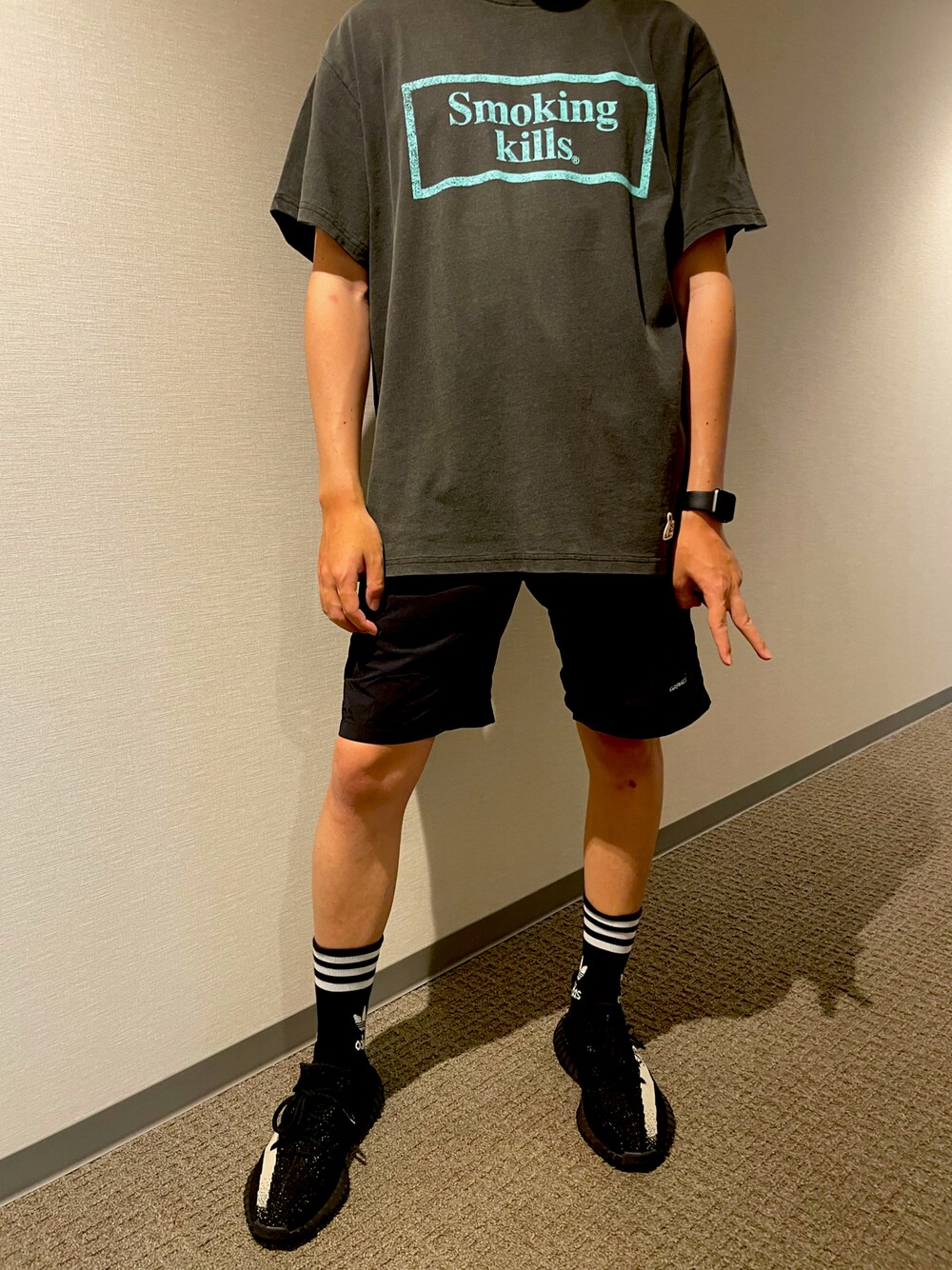 「FR2、ootd、yeezy、夏コーデ、シンプル、夏、夏だ！Tシャツ着よう！、スニーカー、プチプラコーデ」｜「FR2のアイテム（Tシャツ/カットソー、グレー系）」を使った、ヨーダ🤑さん（メンズ・168cm）の夏コーディネートの1枚目の写真