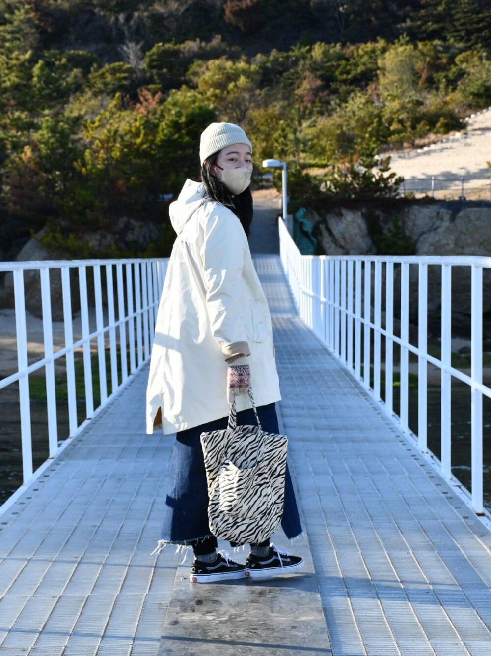 「直島、地中美術館、海邊、出遊穿搭、northface、GLOBAL WORK、VANS」｜「PUMAのアイテム（ニットキャップ/ビーニー、その他）」を使った、EuniceHuangさん（レディース・163cm）の春コーディネートの1枚目の写真