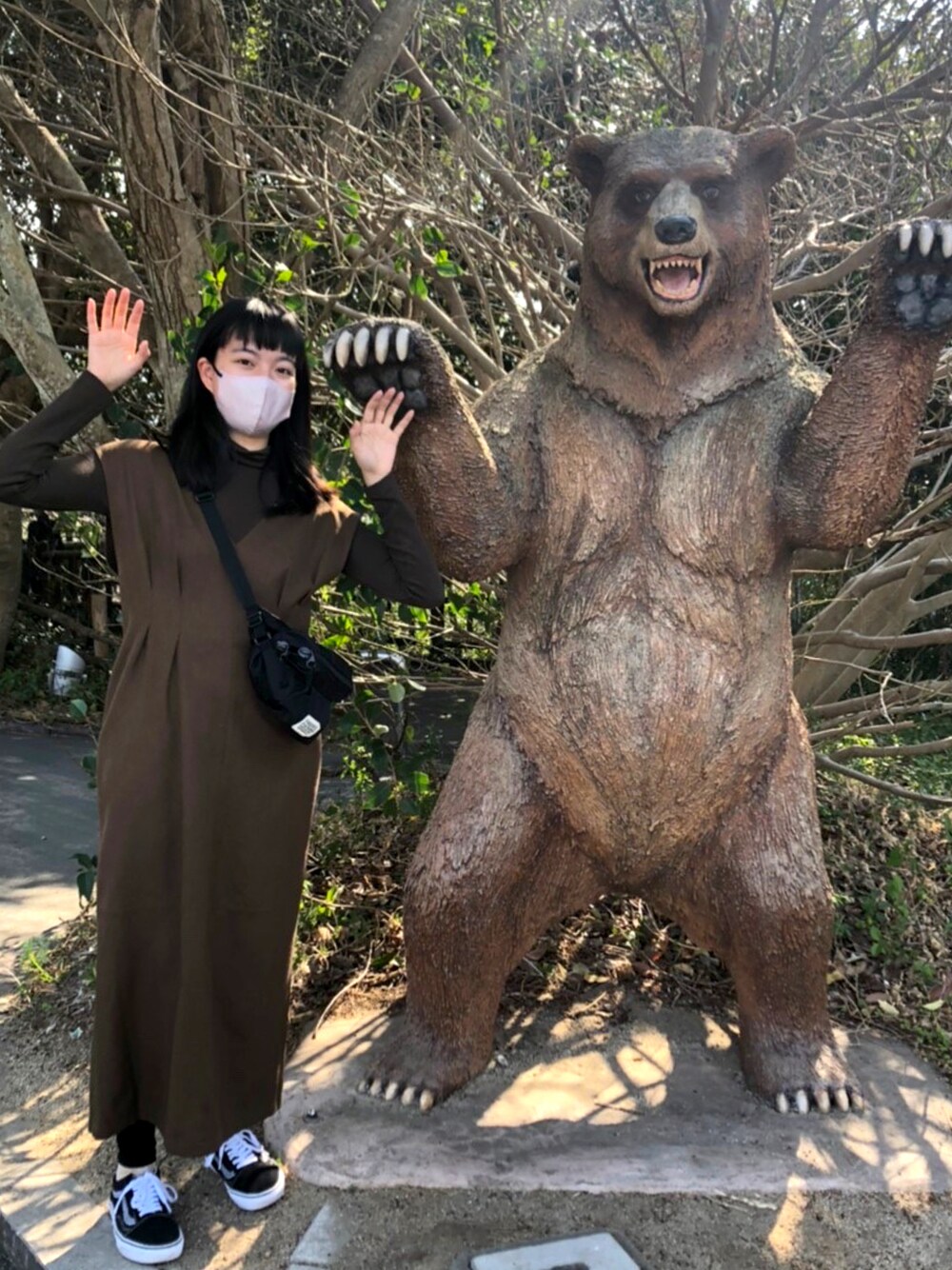 「春服デビュー宣言、和歌山、棕色系穿搭、AZUL by moussy、VANS」｜「AZUL by moussyのアイテム（ワンピース/ドレス、ブラウン系）」を使った、EuniceHuangさん（レディース・163cm）の春コーディネートの1枚目の写真