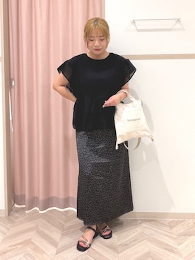 「SHOO・LA・RUE（シューラルー）の【S-LL/洗濯機可】着るだけで決まる 主役級フリルトップス（Tシャツ/カットソー、ブラック系）」を使った、まちゃんなちゃんさん（レディース・158cm）の夏コーディネート