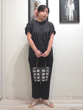 「SHOO・LA・RUE（シューラルー）の【洗濯機可／洗濯後しわになりにくい】大人の甘さをプラスする ドット柄袖タックブラウス（シャツ/ブラウス、ブラック系）」を使った、まちゃんなちゃんさん（レディース・158cm）の夏コーディネート