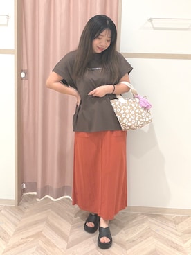 「SHOO・LA・RUE（シューラルー）の【汗じみ防止/ひんやり/S-LL】インせず着られる 刺繍ロゴTシャツ（Tシャツ/カットソー、ブラウン系）」を使った、まちゃんなちゃんさん（レディース・158cm）の夏コーディネート