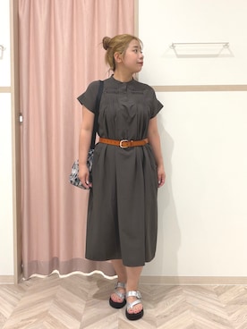 「SHOO・LA・RUE（シューラルー）の【S-LL/洗濯機可】ピンタックデザインがサマ見え Aラインワンピース（ワンピース、ブラウン系）」を使った、まちゃんなちゃんさん（レディース・158cm）の夏コーディネート