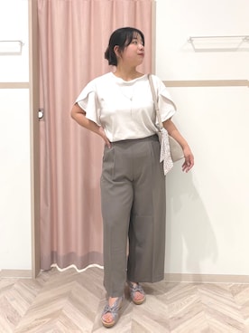 「SHOO・LA・RUE（シューラルー）の【ひんやり/洗濯機可/S-LL】配色パイピング フレアスリーブトップス（Tシャツ/カットソー、ベージュ系）」を使った、まちゃんなちゃんさん（レディース・158cm）の夏コーディネート