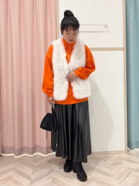 「アイテム（スウェット、オレンジ系）」を使った、まちゃんなちゃんさん（レディース・158cm）の秋コーディネート