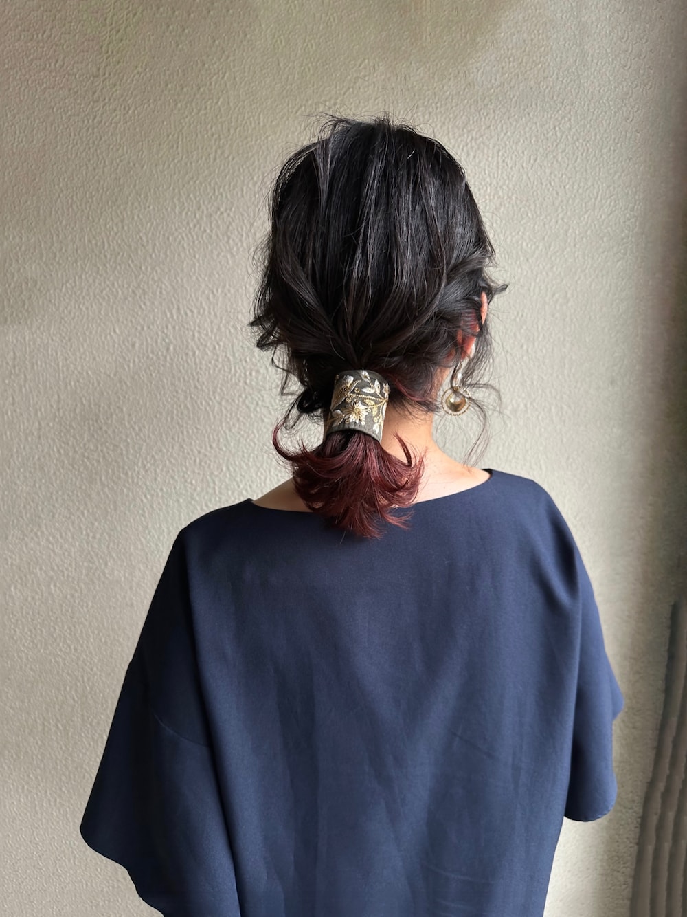「ヘアアレンジ、美容院、アクセサリー、ヘアアクセ、きれいめカジュアル、ポニーフック」｜「zoeのアイテム（その他ヘアアクセサリー、グリーン系）」を使った、mikamoさん（レディース・158cm）の夏コーディネートの1枚目の写真