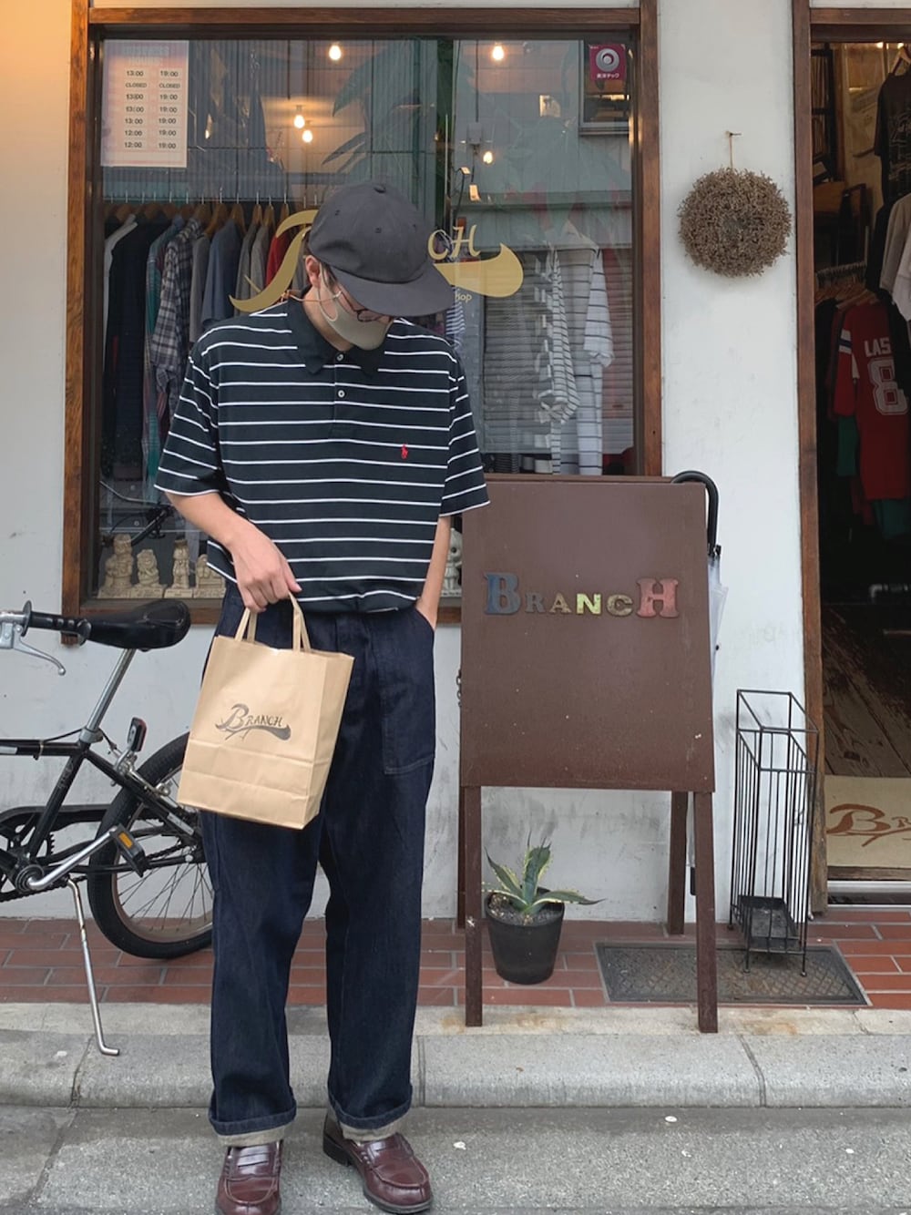 「キャップ、ポロシャツ、ポロラルフローレン、ニコアンド、デニム、カジュアル、古着、古着MIX」｜「POLO RALPH LAURENのアイテム（ポロシャツ、ブラック系）」を使った、やどかりさん（メンズ・167cm）の秋コーディネートの1枚目の写真