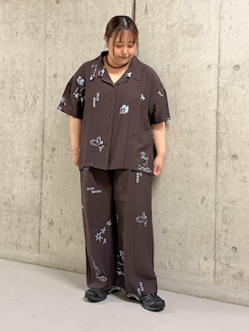 「KBF（ケイビーエフ）のTATTOOオーバーシャツ（シャツ/ブラウス、ブラウン系）」を使った、sakaiさん（レディース・158cm）の春コーディネート