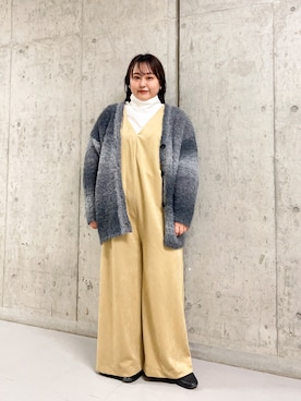 「ニットカーディガン」｜「アイテム（サロペット/オーバーオール）」を使った、sakaiさん（レディース・158cm）の冬コーディネート