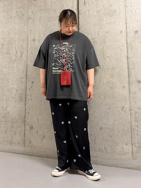 「KBF（ケイビーエフ）のオーバーサイズプリントTEE（Tシャツ/カットソー、グレー系）」を使った、sakaiさん（レディース・158cm）の夏コーディネート