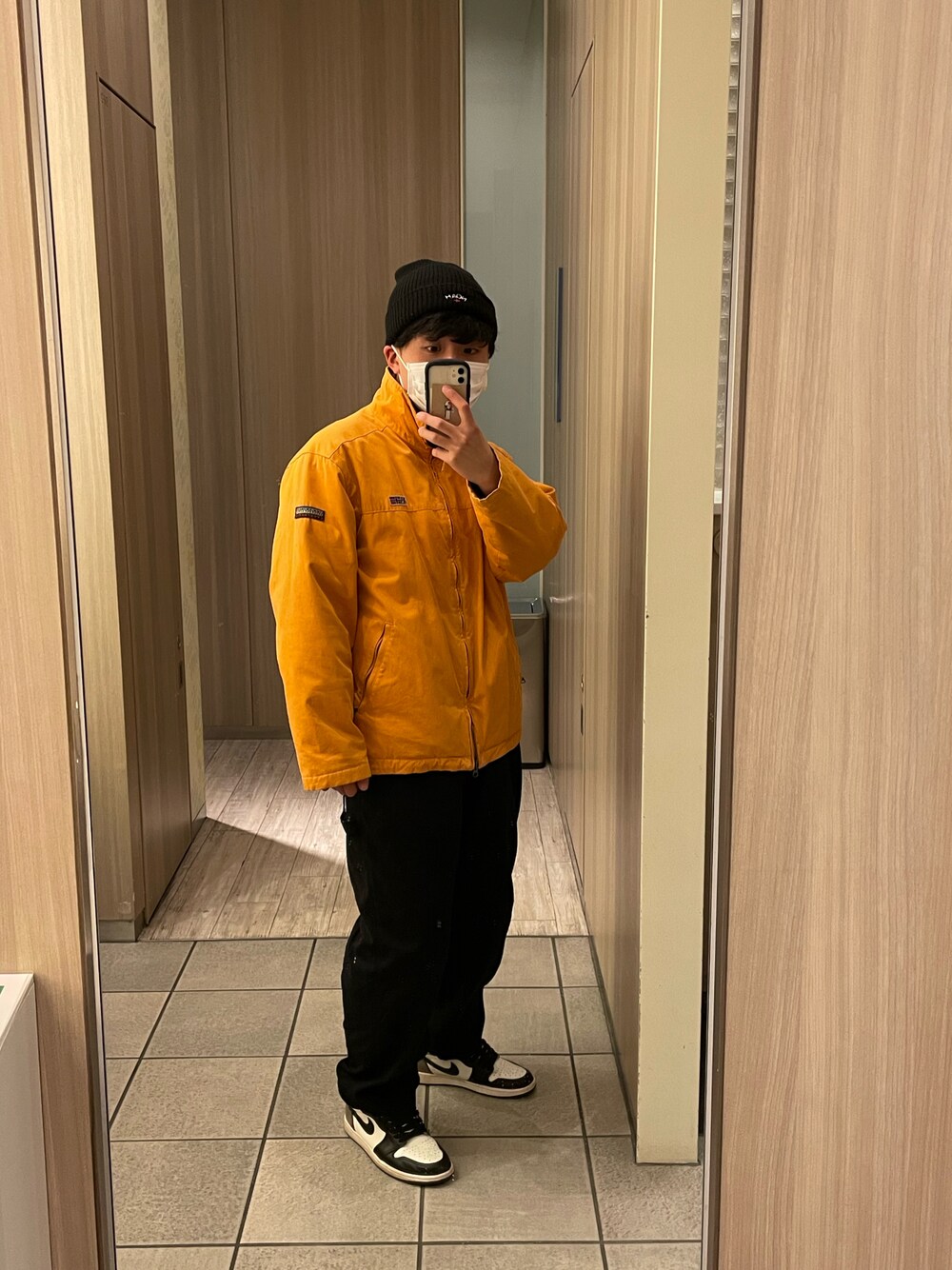 「シンプルコーデ、おしゃれさんと繋がりたい、スニーカー、aj1、Noah、supreme、ストリート、古着、サロペット、オーバーオール、オーバーサイズ」｜「NOAHのアイテム（ニットキャップ/ビーニー、ブラック系）」を使った、ラッキーライラックさん（メンズ・165cm）の春コーディネートの1枚目の写真