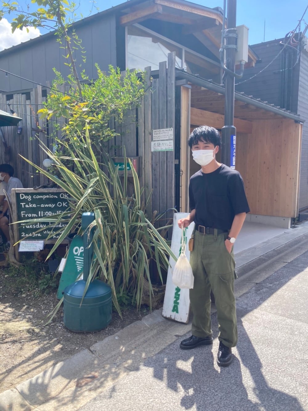 「カジュアルコーデ、おしゃれさんと繋がりたい、秋のコーデ、UNIQLO、ミリタリー、軍パン」｜「UNIQLOのアイテム（Tシャツ/カットソー、ブラック系）」を使った、ラッキーライラックさん（メンズ・163cm）の夏コーディネートの1枚目の写真