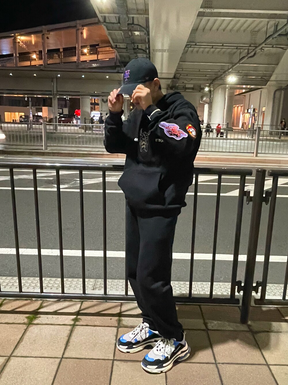 「秋のコーデ、休日スタイル、今日のコーデ、お洒落さんとつながりたい、ストリート、ブラック、スニーカー、GU、いいね、save、フォローお願いします🤑、grimey、47、大学生、秋冬コーデ」｜「47のアイテム（キャップ、ブラック系）」を使った、NICHIKAさん（メンズ・178cm）の秋コーディネートの1枚目の写真
