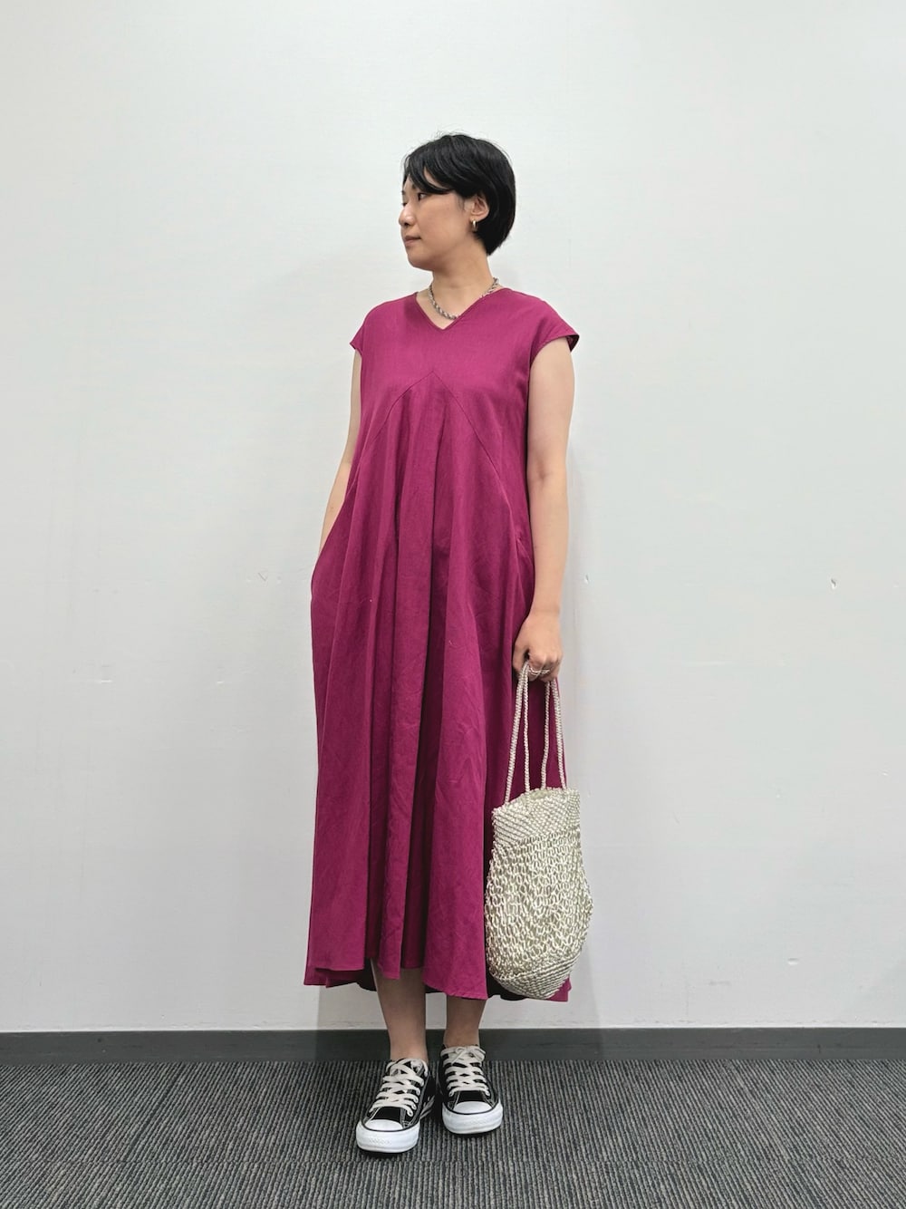 「夏コーデ、オトナカジュアル、高身長コーデ、ワンピース、ワンピーススタイル、ワンピース×スニーカー」｜「collexの【dignif】【金属アレルギー対応】フープピアス（ピアス（両耳用）、シルバー系）」を使った、fukuさん（レディース・166cm）の夏コーディネートの1枚目の写真