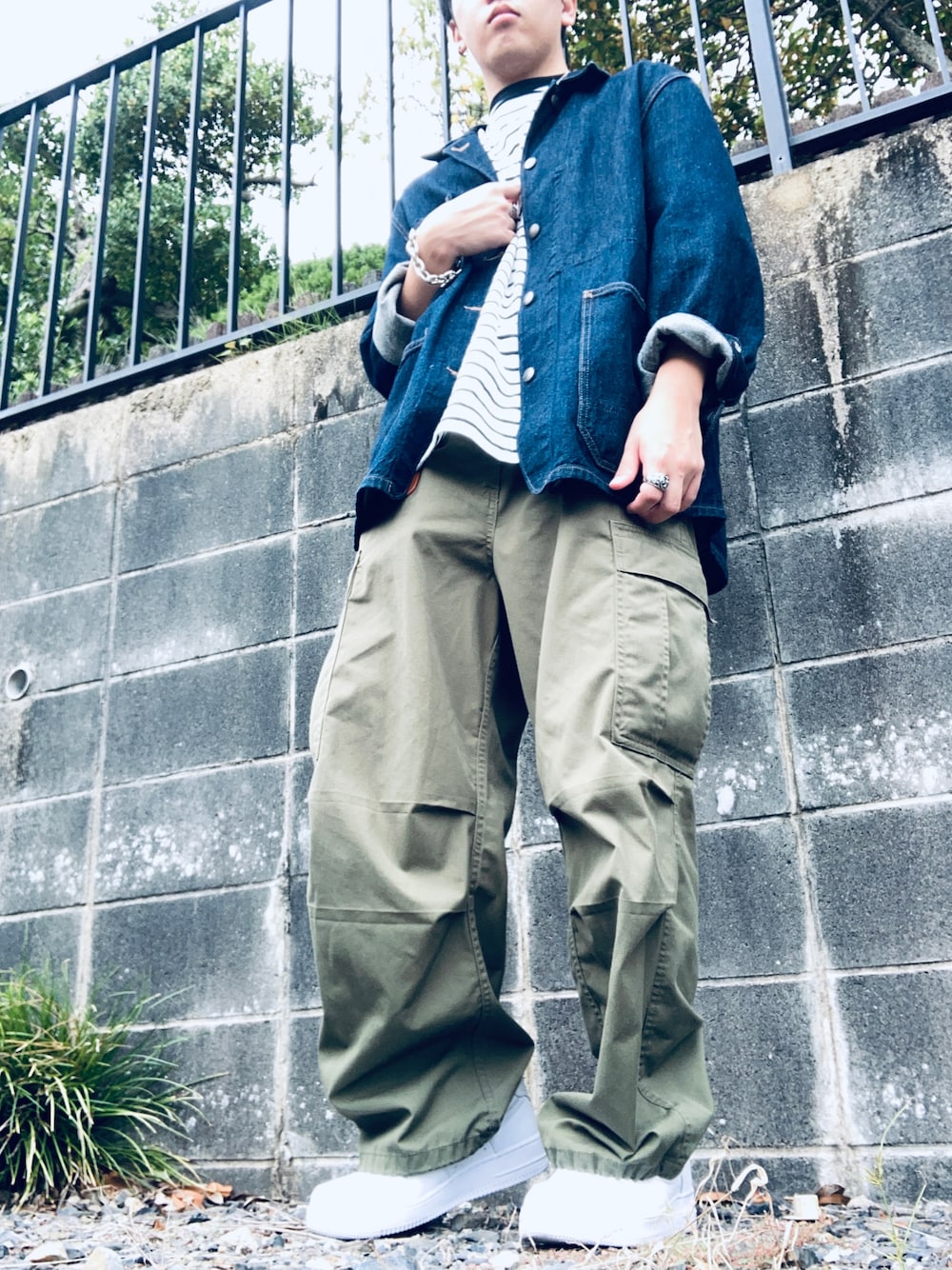 「GUのアイテム（カーゴパンツ、グリーン系）」を使った、bashoさん（メンズ・171cm）の秋コーディネートの1枚目の写真