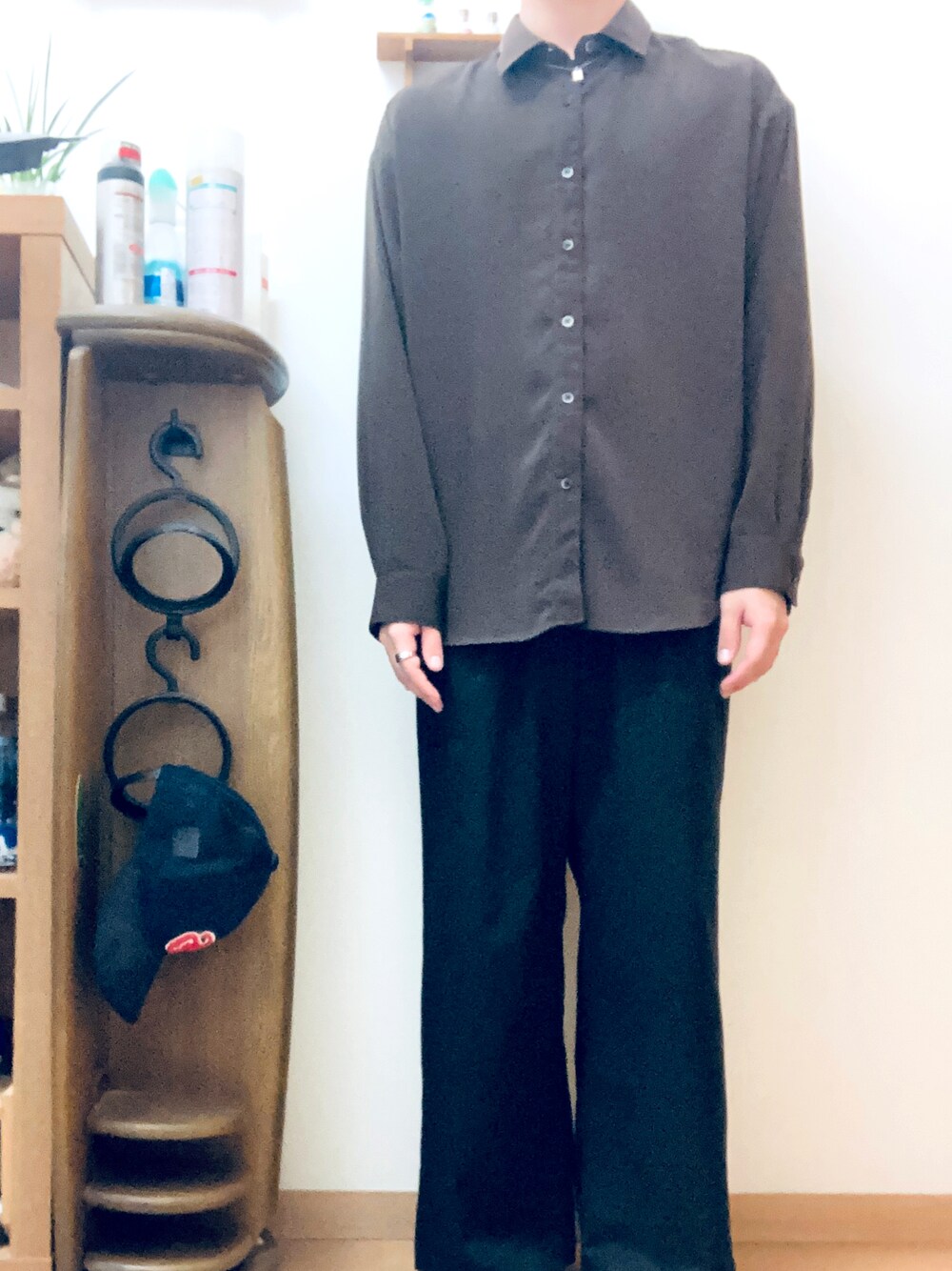 「シンプル」｜「RAGEBLUEの2タックバルーン/カラーワイドパンツ/261716（スラックス、ブラック系）」を使った、bashoさん（メンズ・171cm）の冬コーディネートの1枚目の写真
