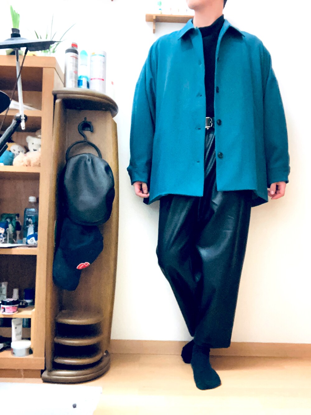 「シンプルコーデ、グリーン、オーバーサイズ」｜「GUのアイテム（パンツ、ブラック系）」を使った、bashoさん（メンズ・171cm）の冬コーディネートの1枚目の写真