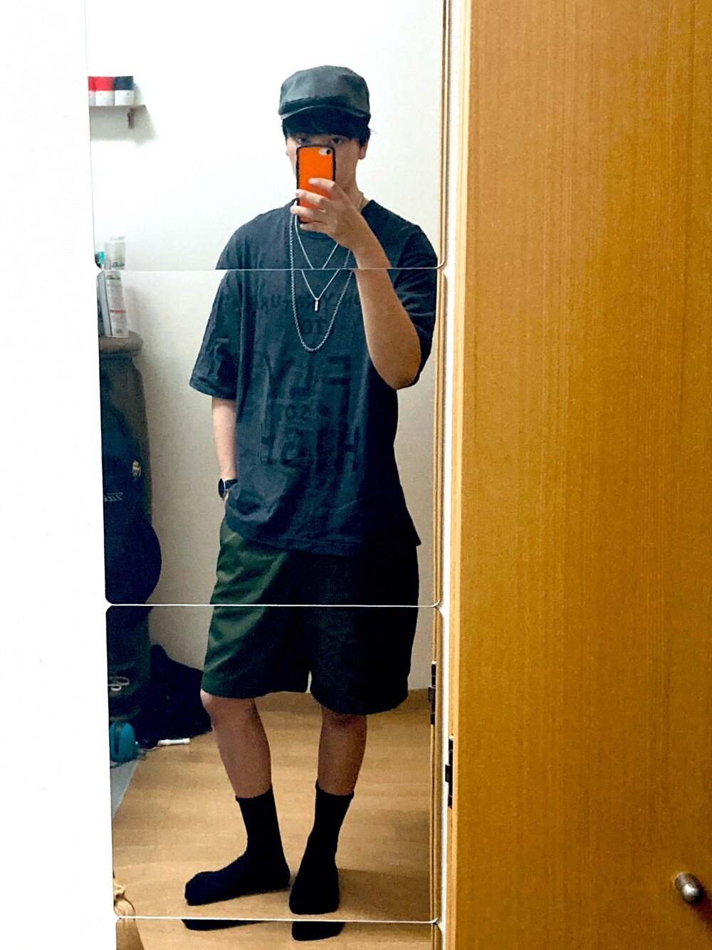 「GUのアイテム（Tシャツ/カットソー、ブラック系）」を使った、bashoさん（メンズ・171cm）の夏コーディネートの1枚目の写真