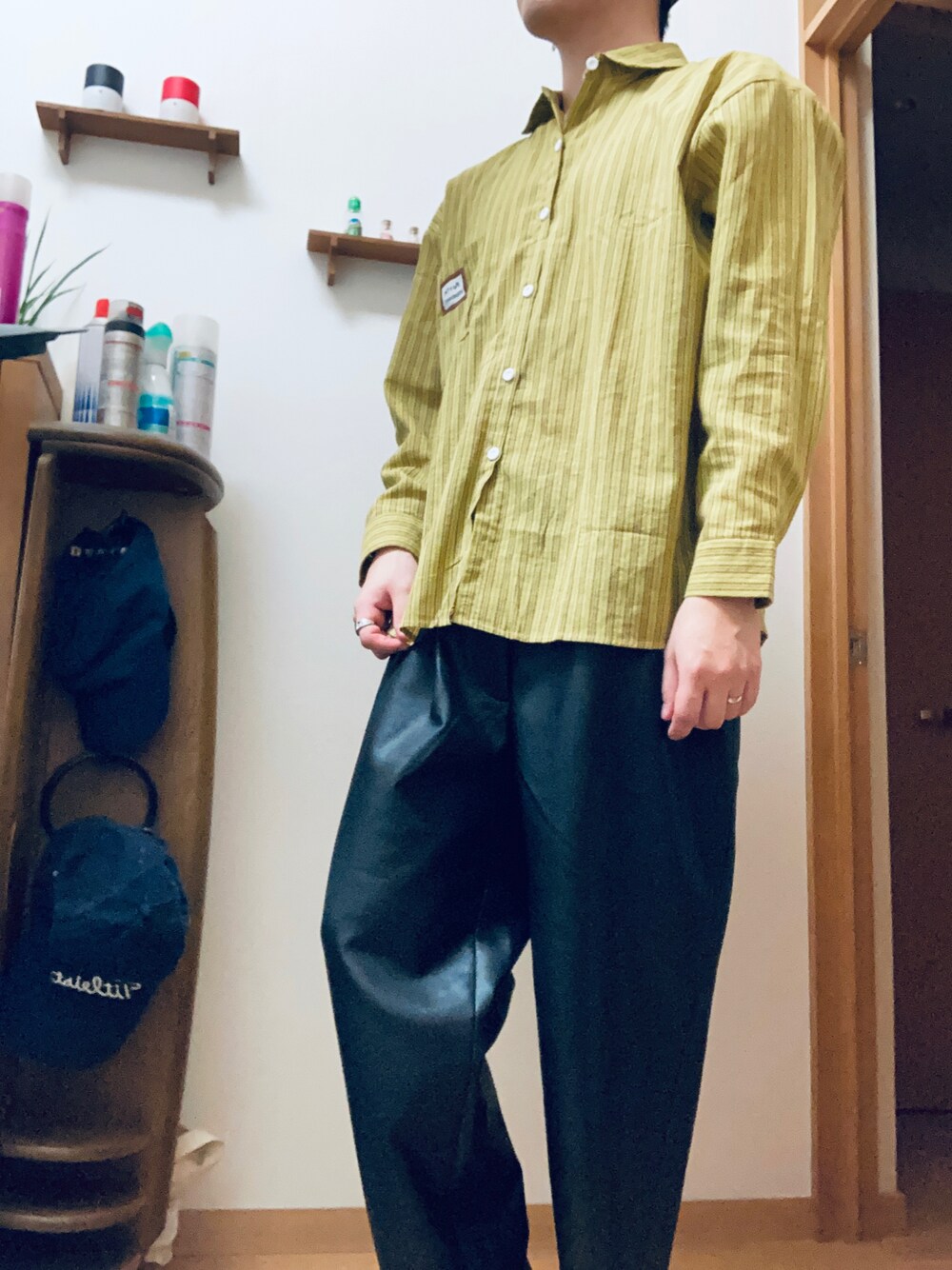 「GUのアイテム（パンツ、ブラック系）」を使った、bashoさん（メンズ・171cm）の春コーディネートの1枚目の写真