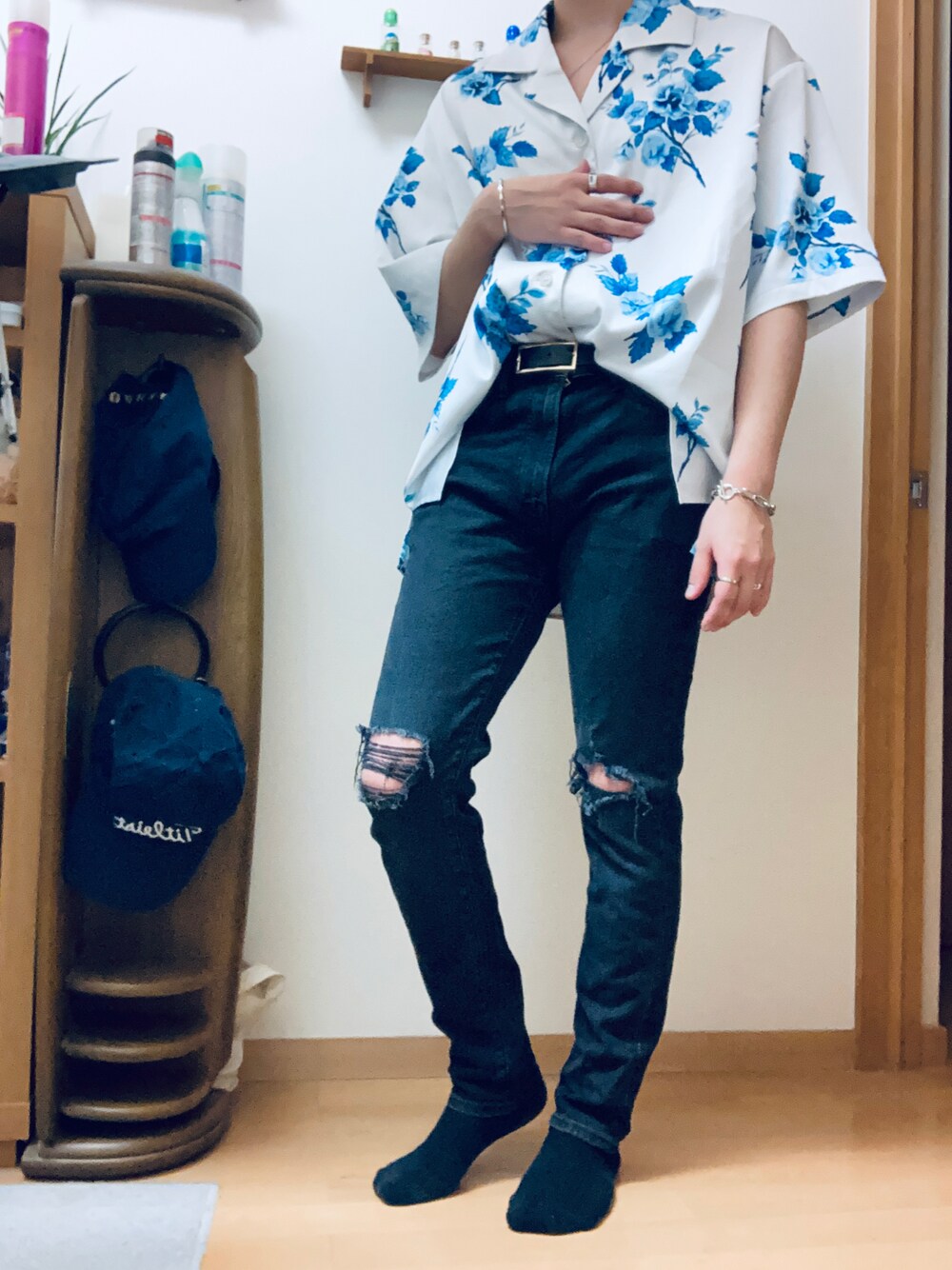 「Daniel WellingtonのDANIEL WELLINGTON / BANGLE Small（ブレスレット、シルバー系）」を使った、bashoさん（メンズ・171cm）の春コーディネートの1枚目の写真