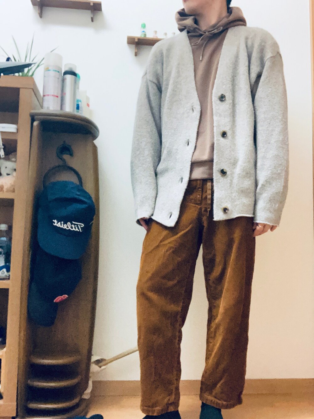 「カーディガン、もこもこ」｜「GUのアイテム（パーカー、ブラウン系）」を使った、bashoさん（メンズ・171cm）の冬コーディネートの1枚目の写真