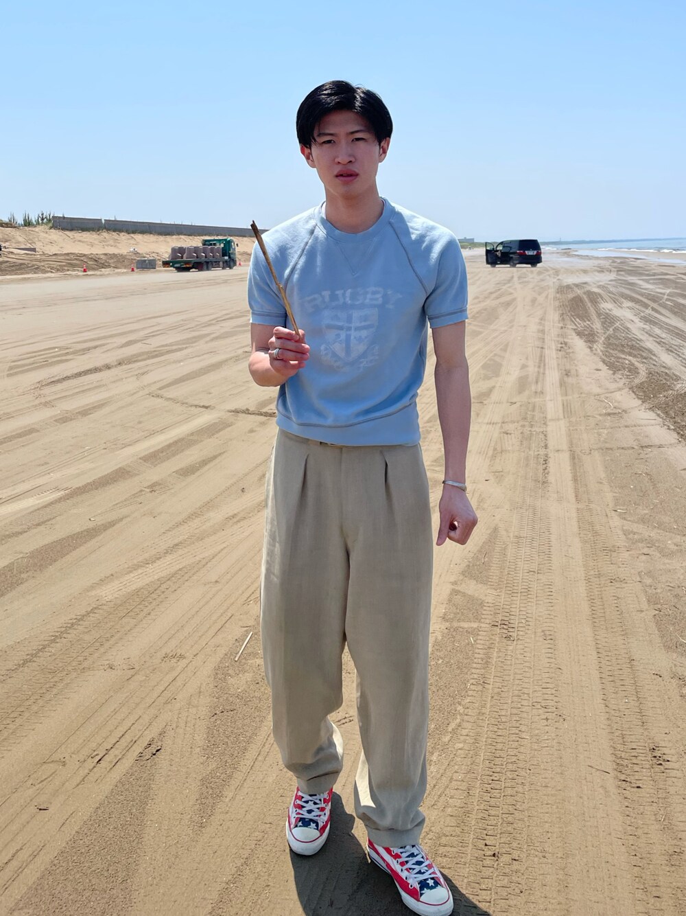 「お出かけコーデ日記、オトナカジュアル、春夏コーデ、メンズファッション、夏コーデ、スニーカーコーデ、Tシャツコーデ、プチプラ、古着好きな人と繋がりたい、休日スタイル、古着コーデ、春、淡色コーデ、トレンド、コンバース」｜「RALPH LAUREN RUGBYのアイテム（トップス、ブルー系）」を使った、コーチャンさん（メンズ・177cm）の春コーディネートの1枚目の写真
