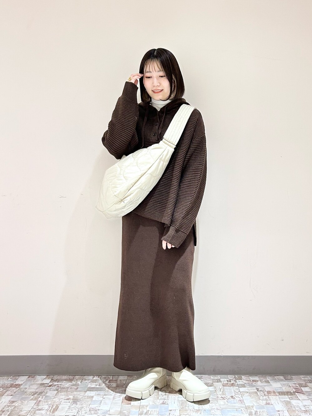 LOWRYS FARMのアイテムを使った「ニットセットアップ」の人気
