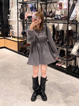 「LOWRYS FARM（ローリーズファーム）のフリースドロストミニワンピース 1049051（ワンピース、グレー系）」を使った、manaty.さん（レディース・159cm）の秋コーディネート